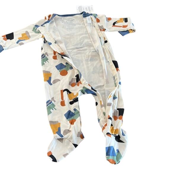 Lamaze Organic Truck Print Soft Footed Sleeper Pajamas Infant Size 9 Months - Picture 5 of 5